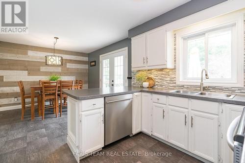 220 Moonstone Road E, Oro-Medonte, ON - Indoor Photo Showing Kitchen With Double Sink