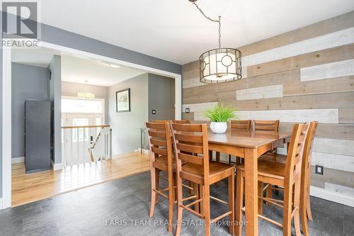 220 Moonstone Road E, Oro-Medonte, ON - Indoor Photo Showing Dining Room