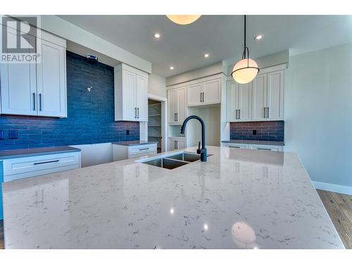 178 Whistler Place, Vernon, BC - Indoor Photo Showing Kitchen With Double Sink With Upgraded Kitchen