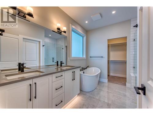 178 Whistler Place, Vernon, BC - Indoor Photo Showing Bathroom