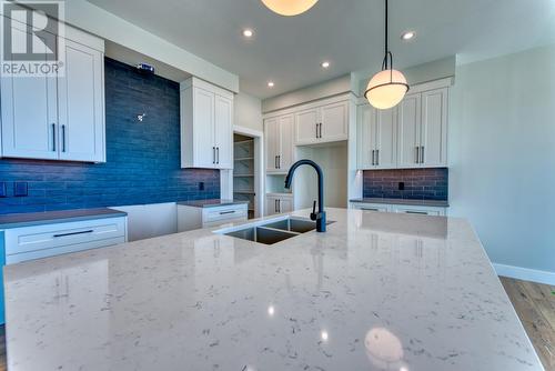 178 Whistler Place, Vernon, BC - Indoor Photo Showing Kitchen With Double Sink With Upgraded Kitchen