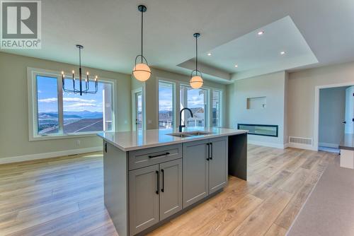 178 Whistler Place, Vernon, BC - Indoor Photo Showing Kitchen With Double Sink