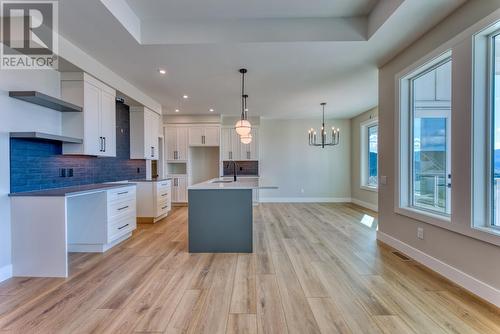 178 Whistler Place, Vernon, BC - Indoor Photo Showing Kitchen With Upgraded Kitchen