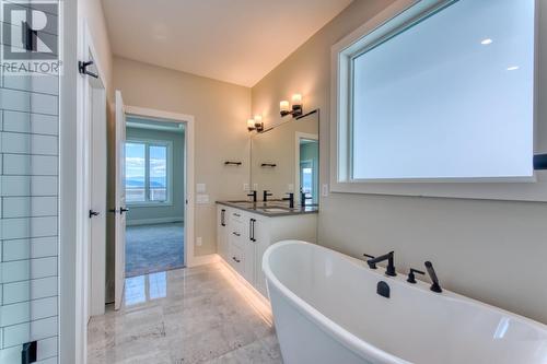 178 Whistler Place, Vernon, BC - Indoor Photo Showing Bathroom