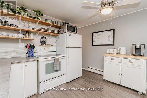 3 Wellington Street, Bracebridge, ON - Indoor Photo Showing Kitchen