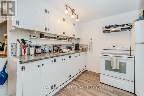 3 Wellington Street, Bracebridge, ON - Indoor Photo Showing Kitchen