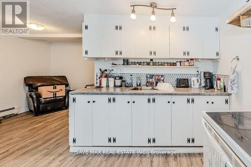 3 Wellington Street, Bracebridge, ON - Indoor Photo Showing Kitchen