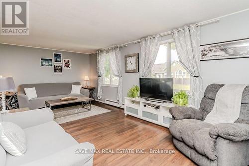 3 Wellington Street, Bracebridge, ON - Indoor Photo Showing Living Room