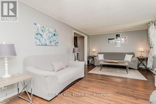 3 Wellington Street, Bracebridge, ON - Indoor Photo Showing Living Room