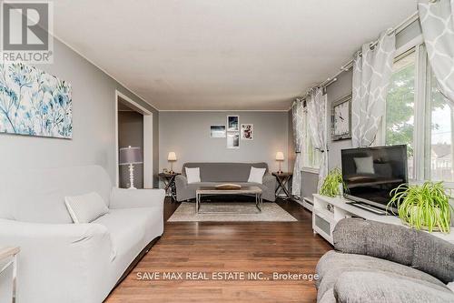 3 Wellington Street, Bracebridge, ON - Indoor Photo Showing Living Room