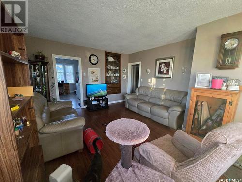 69 Main Street, Fillmore, SK - Indoor Photo Showing Living Room