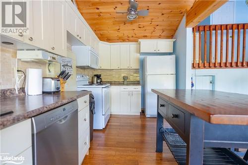 317 Haskett'S Drive, Georgian Bay, ON - Indoor Photo Showing Kitchen