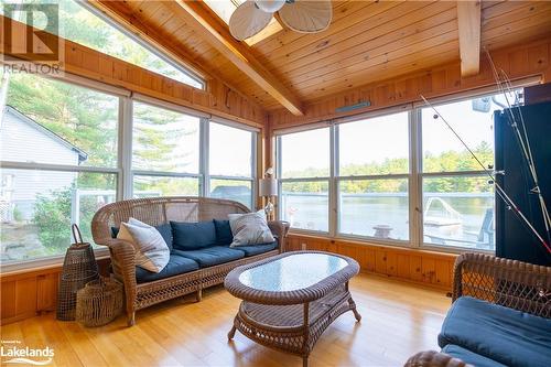 317 Haskett'S Drive, Georgian Bay, ON - Indoor Photo Showing Living Room