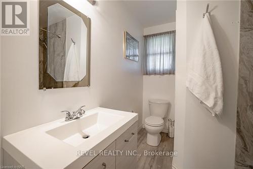 11 Rendale Avenue, St. Catharines, ON - Indoor Photo Showing Bathroom