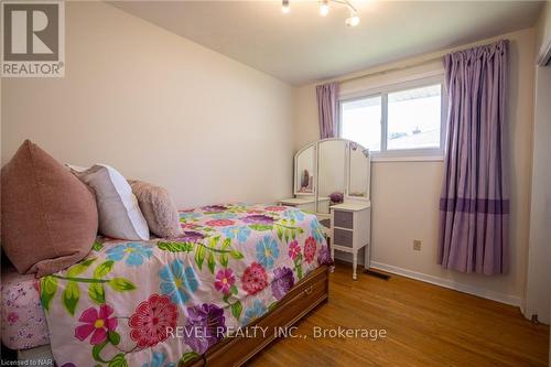 11 Rendale Avenue, St. Catharines, ON - Indoor Photo Showing Bedroom