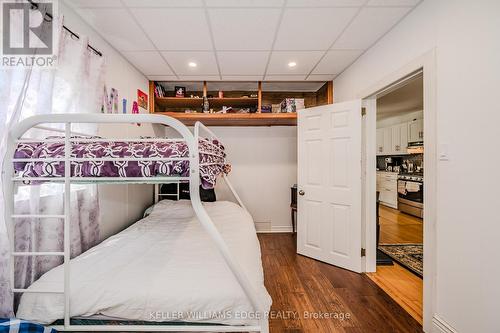 80 East 33Rd Street, Hamilton, ON - Indoor Photo Showing Bedroom