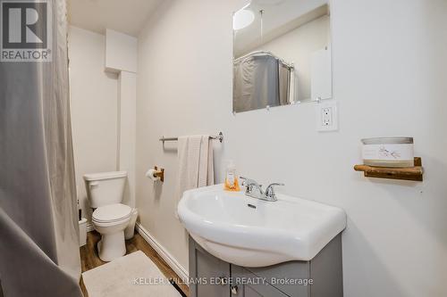 80 East 33Rd Street, Hamilton, ON - Indoor Photo Showing Bathroom