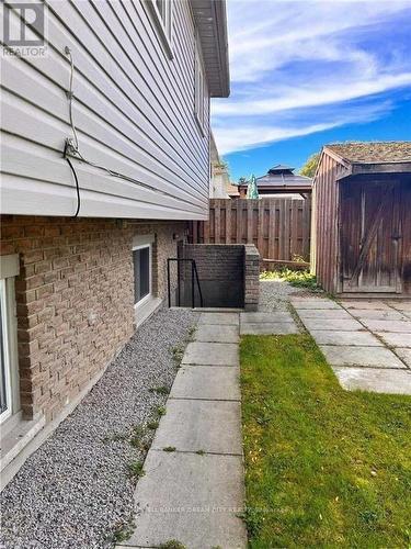 7061 Sauterne(Bsmt) Place, Niagara Falls, ON - Outdoor