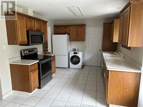 3240 Askin Avenue Unit# Main, Windsor, ON - Indoor Photo Showing Kitchen