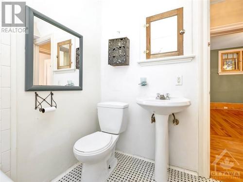 26 Second Avenue, Ottawa, ON - Indoor Photo Showing Bathroom