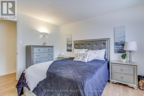 621 Pinegrove Avenue, Innisfil, ON - Indoor Photo Showing Bedroom