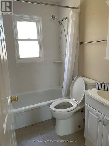 185 Newton Street, Newmarket, ON - Indoor Photo Showing Bathroom