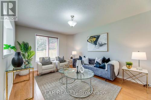 4208 Sagebrush Trail, Mississauga, ON - Indoor Photo Showing Living Room