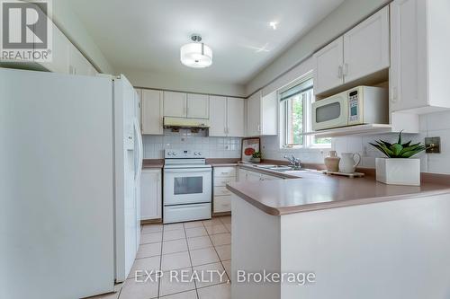 4208 Sagebrush Trail, Mississauga, ON - Indoor Photo Showing Kitchen With Double Sink