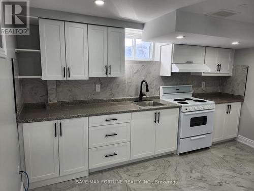 38 Collier Road N, Thorold, ON - Indoor Photo Showing Kitchen