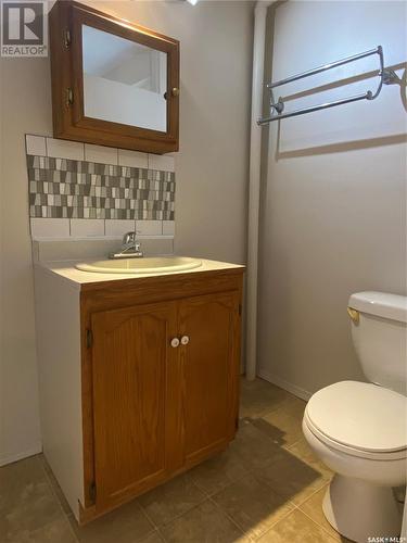 814 5Th Street, Estevan, SK - Indoor Photo Showing Bathroom