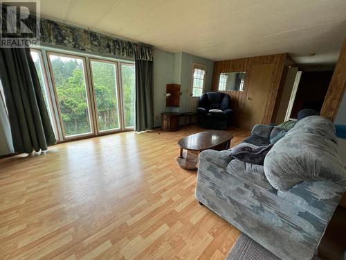 8875 North Fork Road, Grand Forks, BC - Indoor Photo Showing Living Room