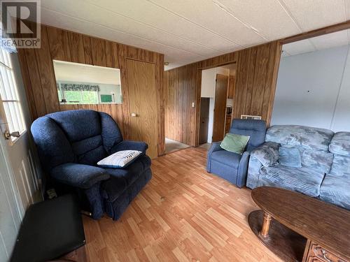 8875 North Fork Road, Grand Forks, BC - Indoor Photo Showing Living Room