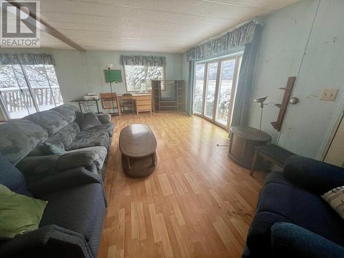 8875 North Fork Road, Grand Forks, BC - Indoor Photo Showing Living Room