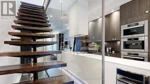 253 Roxton Road, Toronto, ON - Indoor Photo Showing Kitchen