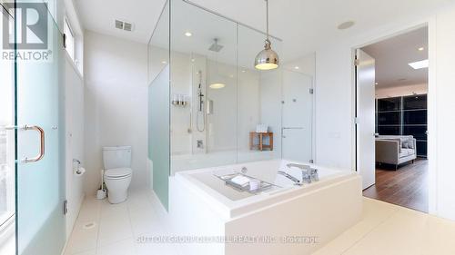 253 Roxton Road, Toronto, ON - Indoor Photo Showing Bathroom