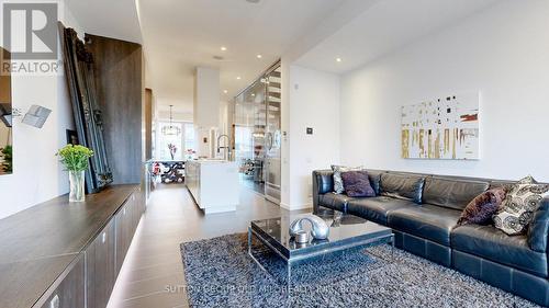 253 Roxton Road, Toronto, ON - Indoor Photo Showing Living Room