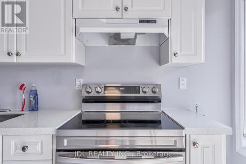 15 Justice Gardens, Toronto, ON - Indoor Photo Showing Kitchen