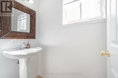 221 High Street, Clarington, ON - Indoor Photo Showing Bathroom