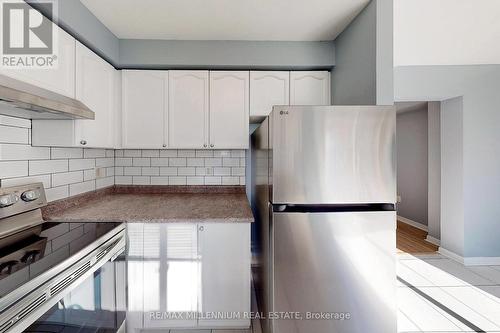 20 Coleman Drive, Barrie, ON - Indoor Photo Showing Kitchen