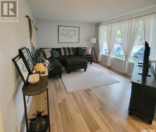 145 Johnston Crescent, Canora, SK - Indoor Photo Showing Living Room