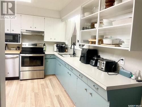 145 Johnston Crescent, Canora, SK - Indoor Photo Showing Kitchen With Double Sink