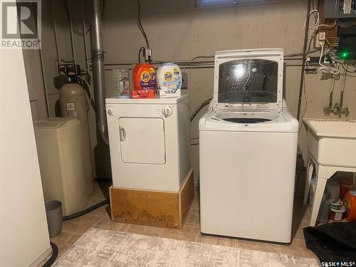 145 Johnston Crescent, Canora, SK - Indoor Photo Showing Laundry Room