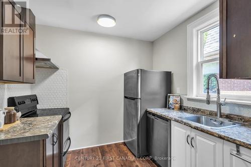 107 Oxford Street W, London, ON - Indoor Photo Showing Kitchen With Double Sink