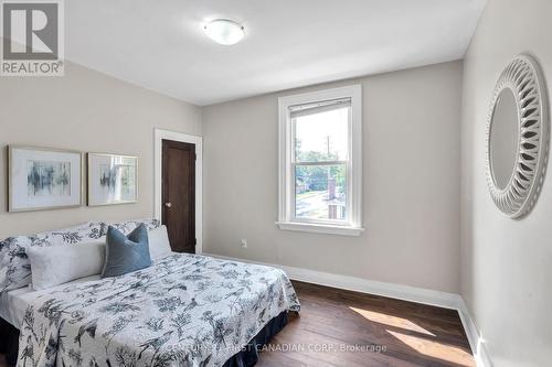 107 Oxford Street W, London, ON - Indoor Photo Showing Bedroom