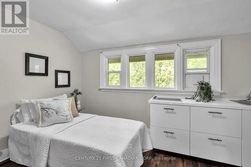 107 Oxford Street W, London, ON - Indoor Photo Showing Bedroom