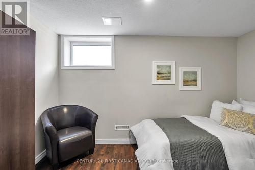 107 Oxford Street W, London, ON - Indoor Photo Showing Bedroom