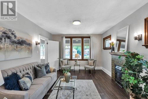 107 Oxford Street W, London, ON - Indoor Photo Showing Living Room With Fireplace