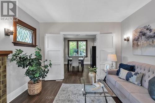 107 Oxford Street W, London, ON - Indoor Photo Showing Living Room