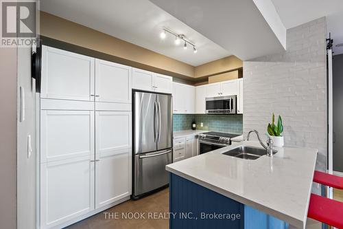 1101 - 1359 Rathburn Road E, Mississauga (Rathwood), ON - Indoor Photo Showing Kitchen With Double Sink With Upgraded Kitchen