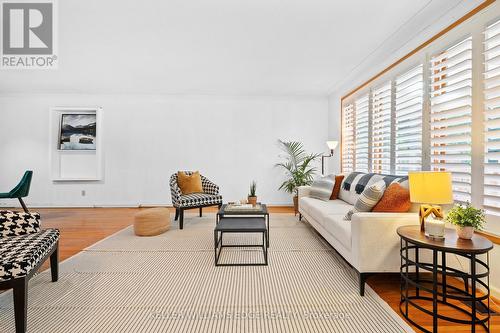 38 Osler Drive, Hamilton, ON - Indoor Photo Showing Living Room